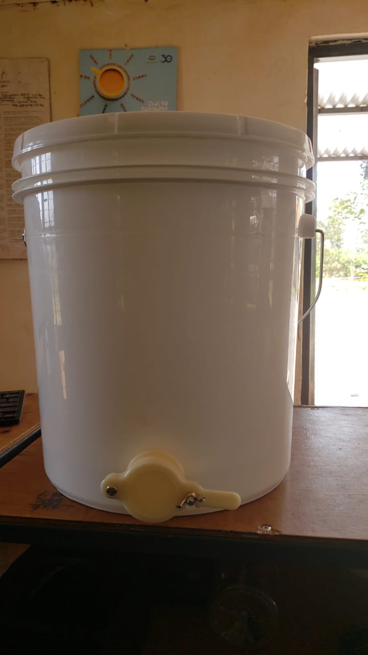 Bucket with Honey Gate